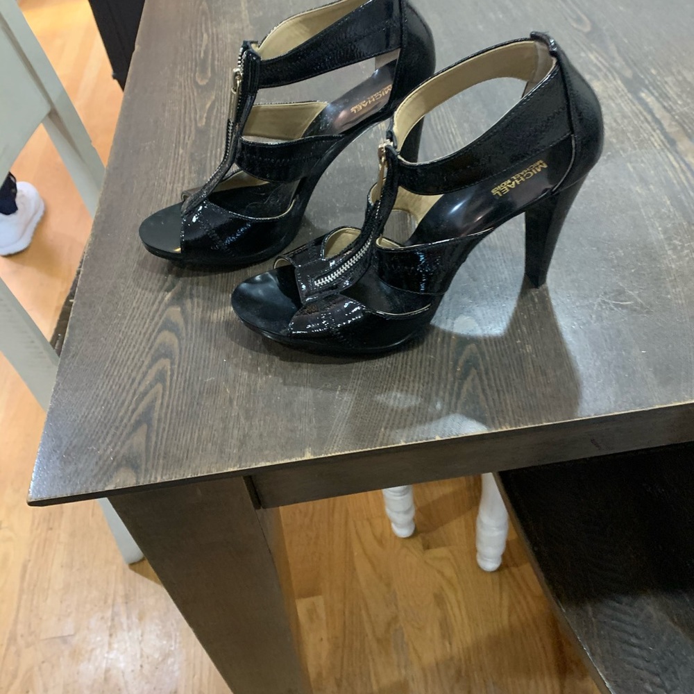 Michael Kors Size 10 black platform sandal